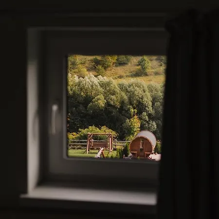 Jeleni Jar アパート ドゥシュニキ・ズドルイ