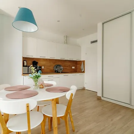 アパート Jeleni Jar ドゥシュニキ・ズドルイ