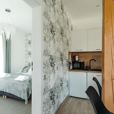 Jeleni Jar アパート ドゥシュニキ・ズドルイ